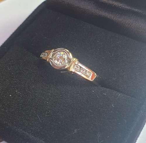 18ct white and yellow gold Diamond ring